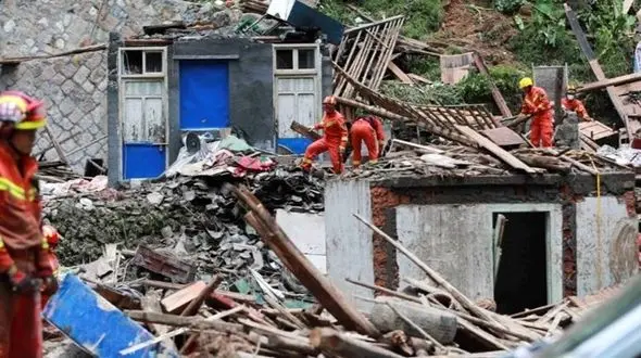 آمار قربانیان چین به 44 نفر رسید+عکس