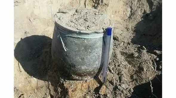 کشف ظرف سفالی عتیقه در فاروج + عکس