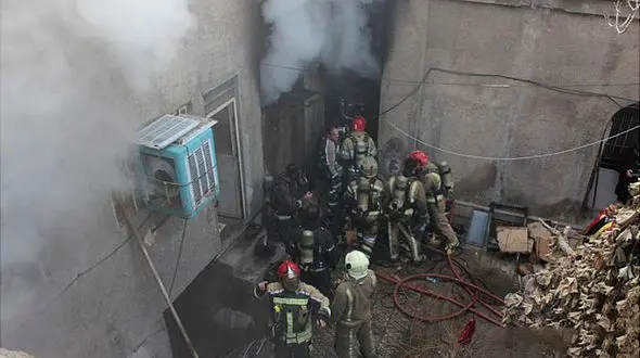 عکس های لحظه به لحظه با آتش سوزی وحشتناک در ناصرخسرو 