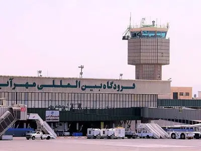 حادثه برای هواپیمای مسافربری در باند فرودگاه مهرآباد / هواپیمای پرواز شیراز پر از مسافر بود