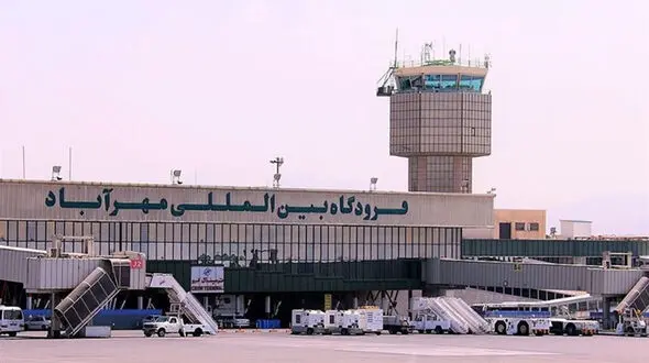 حادثه برای هواپیمای مسافربری در باند فرودگاه مهرآباد / هواپیمای پرواز شیراز پر از مسافر بود