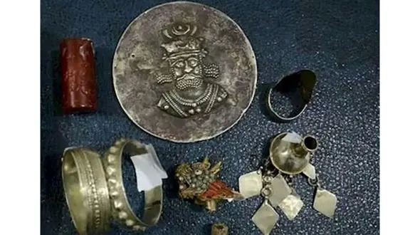 کشف 170 شی تاریخی توسط دریابانی قشم از قاچاقچیان!