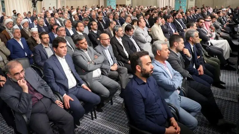 رهبر معظم انقلاب اسلامی در دیدار مسئولان نظام، سفرای کشورهای اسلامی و جمعی از قشرهای مختلف مردم