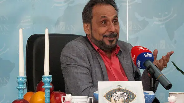 عمو قناد در کنار علم عزاداری محرم+عکس 