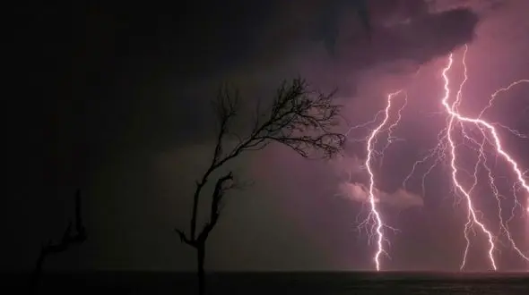 مرگ وحشتناک مردی با اصابت صاعقه + عکس