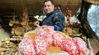 غذای روستایی؛ طبخ متفاوت مغز گاو به سبک روستانشین مشهور آذربایجانی + فیلم