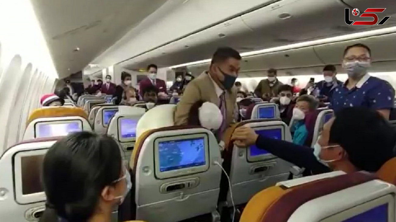 اقدام عجیب یک زن برای جلب توجه در هواپیما + فیلم