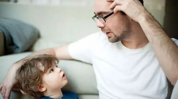 جلوی پسرتان این 7 کار را هرگز انجام ندهید!