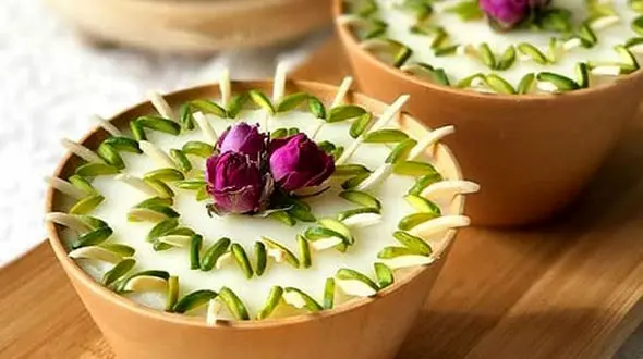 طرز تهیه فرنی خامه ای برای افطار 