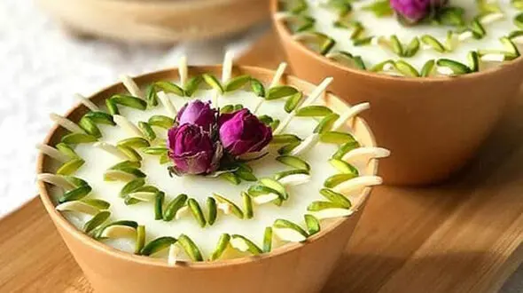 طرز تهیه فرنی خامه ای برای افطار 