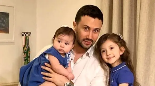 نگاهی به اسب سواری بامزه دختر شاهرخ استخری، فقط حجم لپ‌هارو ببین