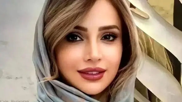 عکس /  تیپ درخشان و منحصربفرد شبنم قلی‌خانی، بازیگر سریال آنام در دبی /  ترکیب رنگ بژ و مشکی همراه با کفشهای مرواریدی انتخابی زیبا برای روزهای گرم کشور امارات