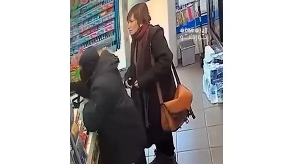 زن شجاع، سارق مسلح را در فروشگاه به فرار واداشت
