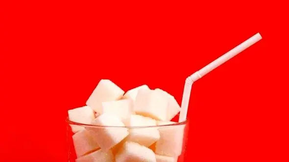 روش پاک کردن آب قند از روی مبل