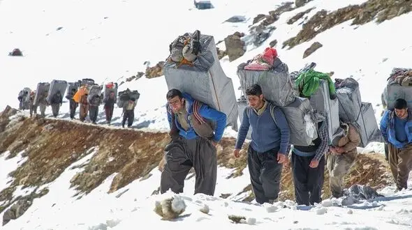 مرزها را بستند"کولبران"  را بدون ایجاد شغل، بیکار رها کردند
