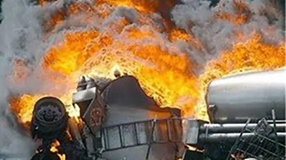 انفجار تانکر قیر در گنبدکاووس ۳ مصدوم بر جای گذاشت
