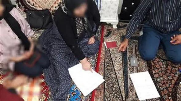 عکس لحظه سخت ترین تصمیم مادر مقتول بابلی / بخشش بزرگ در ماه رمضان 
