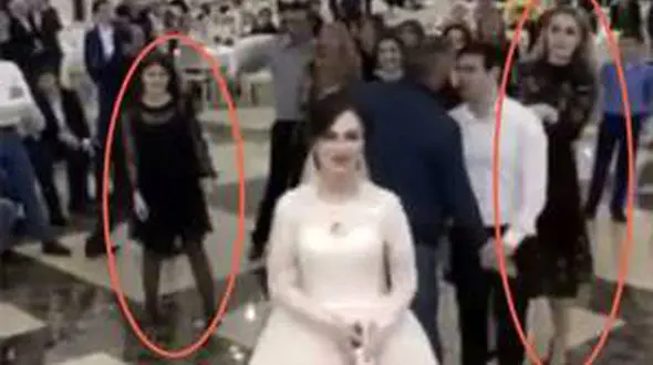 عکس / دعوای زشت دو دختر مجرد در مراسم عروسی دوست شان