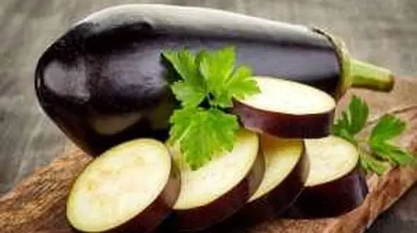 چرا بعضی افراد به بادمجان حساسیت دارند؟ دلایل علمی و علائم