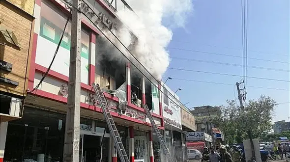 آتش سوزی در خیابان هنگام+عکس