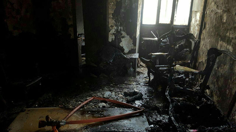 آتش‌سوزی در خیابان دانشگاه جنگ / نجات دو تن از میان آتش