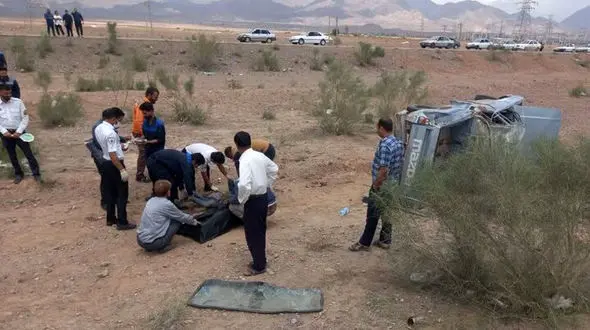 واژگونی وانت مزدا در محور زرند به کرمان 7 کشته و  مصدوم داشت