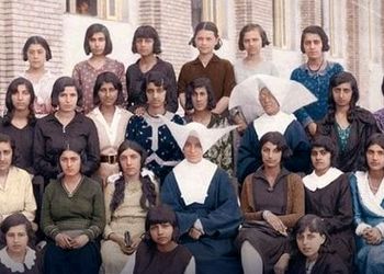 عکس سفر در زمان /  از مدرسه دخترانه فرانسوی در تهران تا نیمکت مدارس ۸۰ سال قبل 