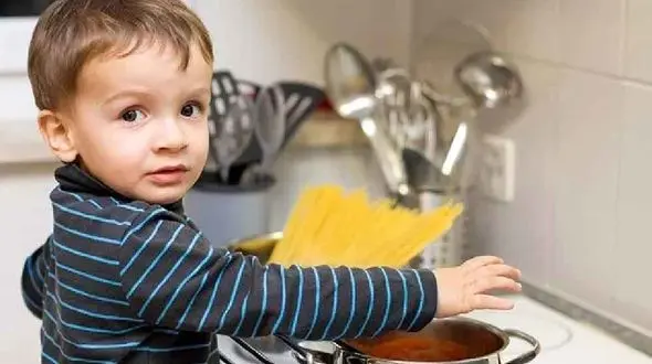 چرا کودکان بدون اجازه به وسایل دیگران دست می زنند