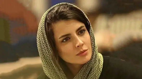 عکس ها / طراحی خلاقانه فضای داخلی خانه لیلا حاتمی /  تلفیقی از سادگی، عشق و مدرنیته با مبلمان سفید، آباژور رومیزی و کتابخانه بزرگ 