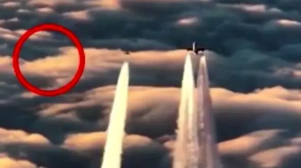 شئ پرنده ناشناس سیستم ارتباطی هواپیمای مسافربری را قطع کرد + فیلم