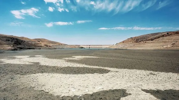 وقتی حتی گیلان هم خشک می‌شود؛ نقشه بارش ۱۴۰۴ هشدار یک فروپاشی آبی را فریاد می‌زند/ سال سخت در راه است + نمودار