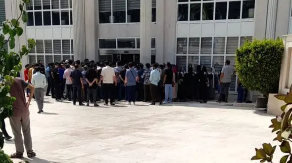 تجمع برخی از بازاریان و فعالان اقتصادی در جزیره کیش/ زخم کهنه سر باز زد! 