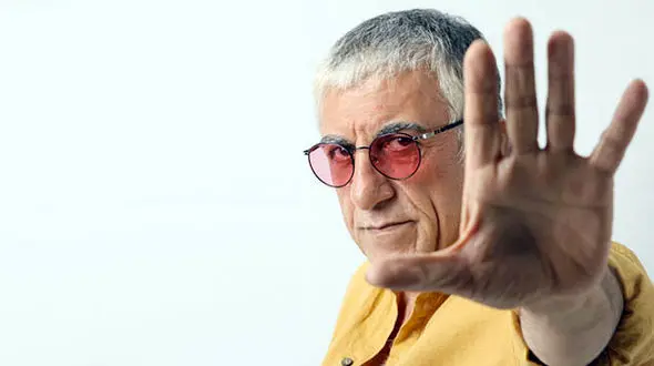 انتقاد رضا کیانیان از سو استفاده در تبلیغات انتخاباتی / 10 سال پیش از آقای قالیباف تشکر کرده بودم !