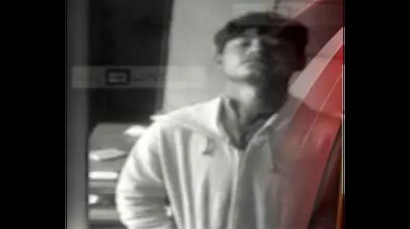 ارشد به خاطر تلفن همراه بنزین را روی جهانگیر ریخت و او را آتش زد