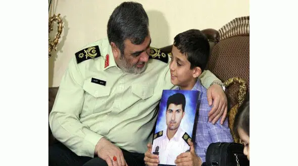 فرزند پلیس شهید:دلم می خواد مثل بابام، مرد باشم!