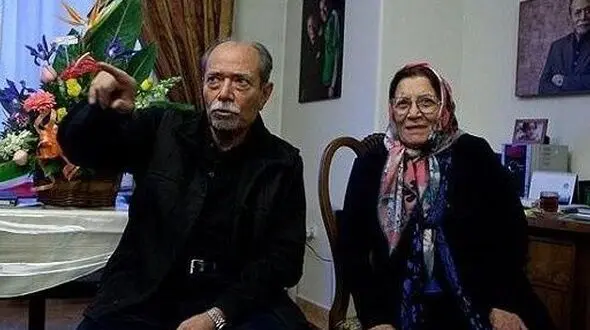 فیلم / نگاهی به چیدمان و عهد بوقی خانه علی نصیریان با بوی طهران قدیم / از جا عصایی نوستالژی تا مبلمان و دیوارکوب هایی با رنگ بندی هارمونی