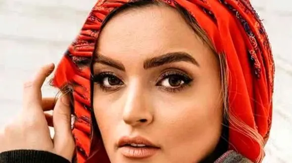 نگاهی به خونه زندیگ شیک و مدرن بیتای سریال آوای باران با چیدمان کاملاً امروزی/ واقعا چه سلیقه‌ای داره نیلوفر پارسا از راه پله مارپیچ تا شومینه و مبلمان شیک خاکستری ...