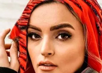 نگاهی به خونه زندیگ شیک و مدرن بیتای سریال آوای باران با چیدمان کاملاً امروزی/ واقعا چه سلیقه‌ای داره نیلوفر پارسا از راه پله مارپیچ تا شومینه و مبلمان شیک خاکستری ...