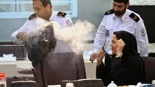 حریق در نشست خبری آتش نشانی+ عکس