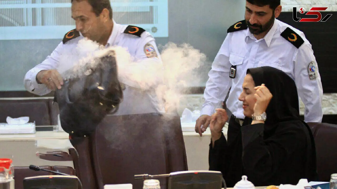حریق در نشست خبری آتش نشانی+ عکس