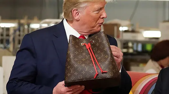 کیف دستی شرم‌آور ایوانکا ترامپ سوژه خبرنگاران شد + تصاویر