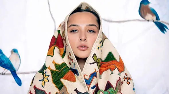 باور می‌کنید ساعت مچی آناهیتا درگاهی در مراسم دیشب ۱ میلیارد قیمت داشته؟