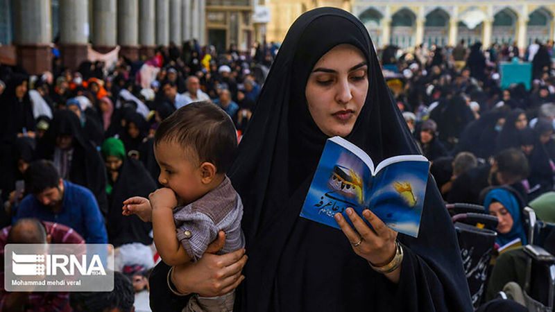 روز عرفه، ۹ ذی‌الحجه، از روزهای پرفضیلت سال است که روایات بسیاری آن‌ را به عنوان روزی ویژه برای بخشایش گناهان و استجابت دعا معرفی کرده‌اند. روز عرفه، یک روز پیش از عید قربان است.