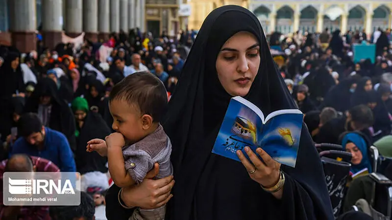 روز عرفه، ۹ ذی‌الحجه، از روزهای پرفضیلت سال است که روایات بسیاری آن‌ را به عنوان روزی ویژه برای بخشایش گناهان و استجابت دعا معرفی کرده‌اند. روز عرفه، یک روز پیش از عید قربان است.