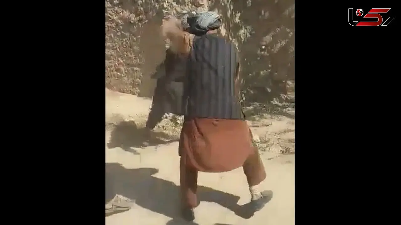 صحنه شلاق خوردن پیرمرد رقاص توسط طالبان +فیلم