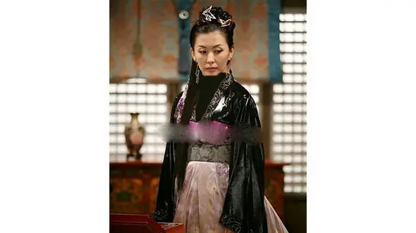 مادر لاهی در 64 سالگی هنوز هم جذاب و جوان + عکس های باور نکردنی!