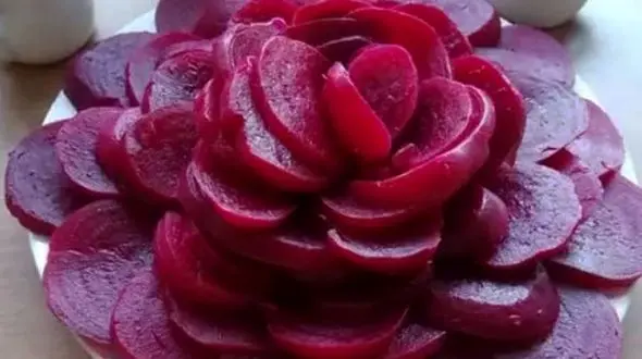 فوت و فن‌ تزئین لبو شب یلدا با طرح‌ های خاص