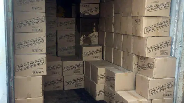 رازگشایی از 5 هزارلیتر پیش ساز مواد مخدر توسط ماموران گمرک در بندرعباس + عکس 