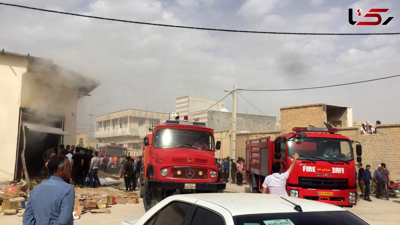 آتش سوزی انبار هایپر مارکت در فارس