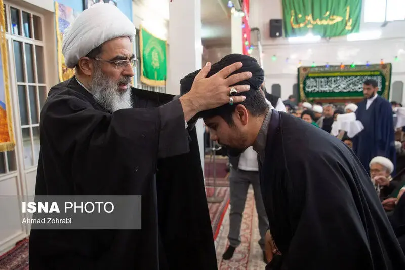 مراسم عمامه گذاری طلاب در قم